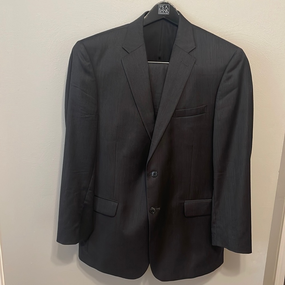 Jos A Bank charcoal 100% wool suit 42L